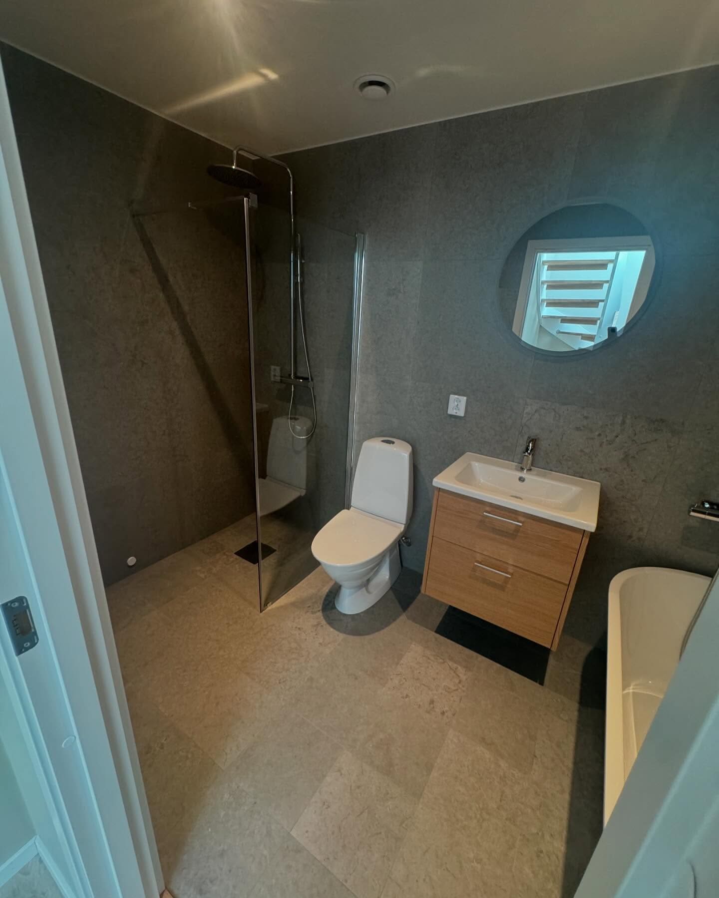 badrum med stopp i avlopp