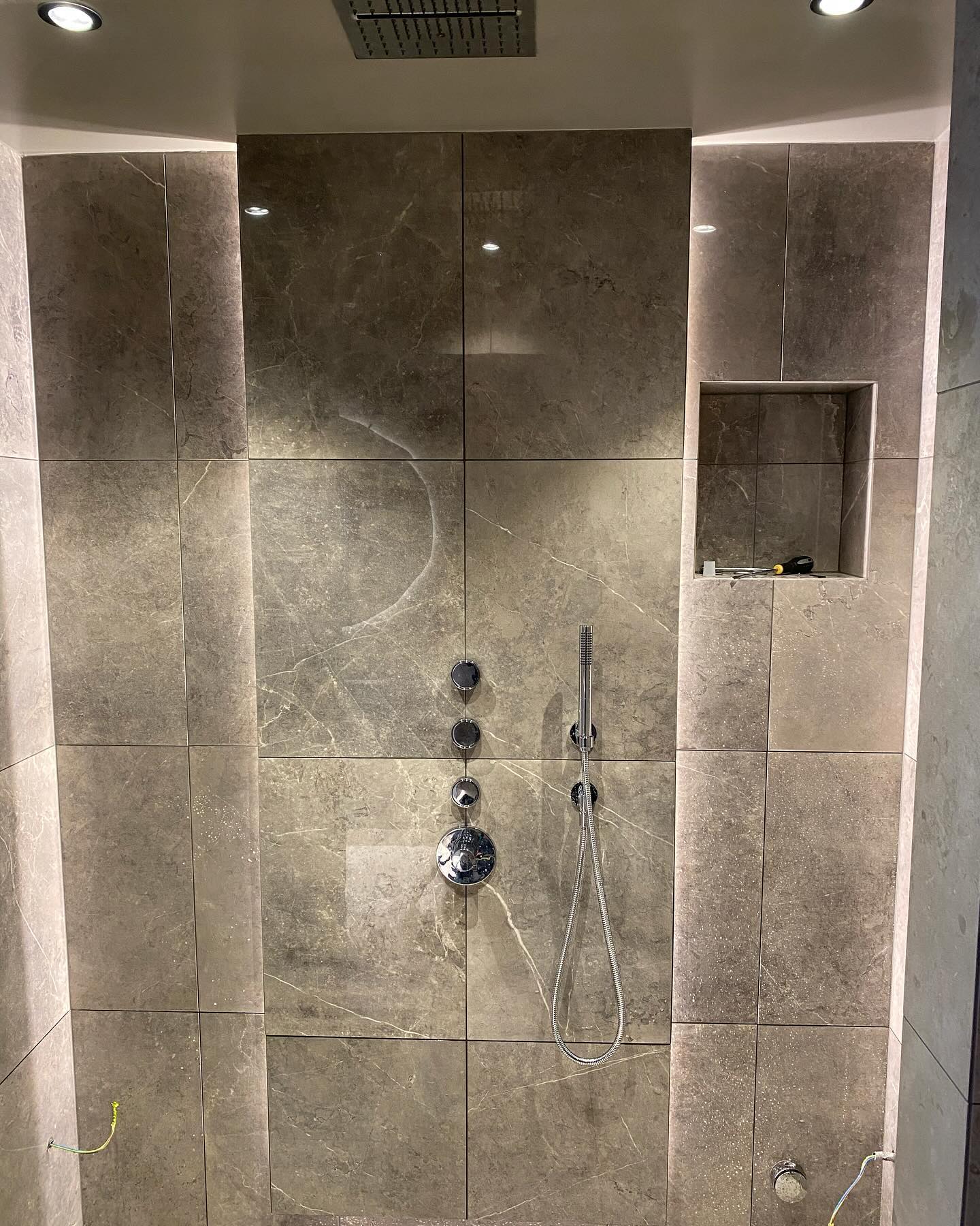 dusch med stopp i golvbrunnen/avlopp